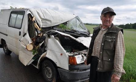Michał Kurzydło cudem uniknął śmierci, gdy na jego pojazd spadło drzewo.