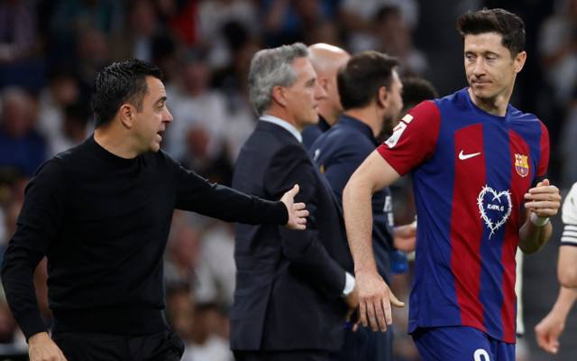 Xavi zostaje w FC Barcelonie. Jak tę decyzję przyjęli piłkarze hiszpańskiego klubu?