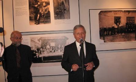 Do obejrzenia wystawy zaprosił Adam Zieleziński, dyrektor Muzeum imienia Malczewskiego.