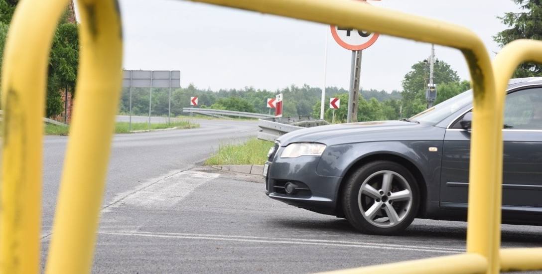 W Droszkowie mieszkańcy martwią się, że po uruchomieniu nowego mostu w Milsku ich miejscowość zostanie rozjechana przez samochody. Uchronić miała ich