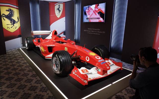 Bolid Michaela Schumachera z 2003 roku sprzedany za 13 mln franków