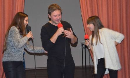 Andrzej Piaseczny razem z Pauliną Kaczor (z lewej) i Anią Loranty spontanicznie wykonał utwór "Chodź przytul przebacz", zbierając gromkie