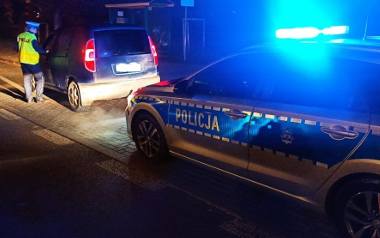 Chełm. Policjanci zatrzymywali kierowców zakłócających spokój w nocy. Zatrzymywano dowody rejestracyjne