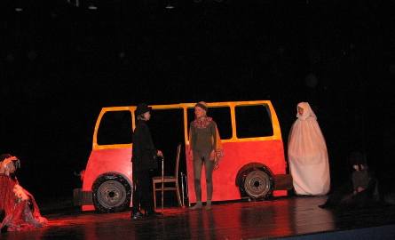 Spektakl"Bleee..."pokazał Teatr- zyk Figiel-ek ze szkoły podstaowej w Rozniszewie