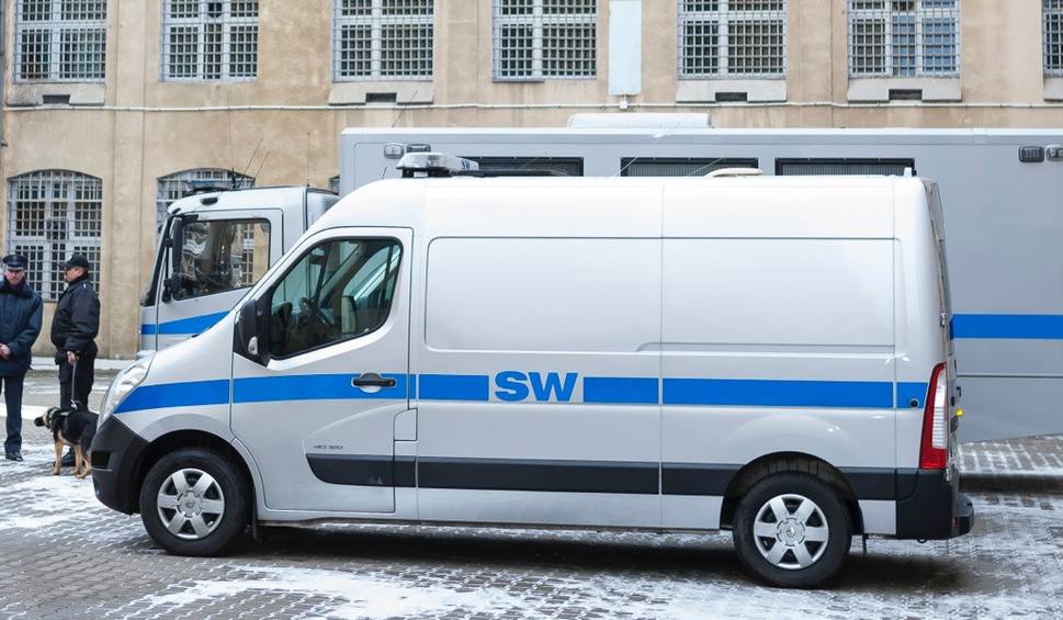 Wrocław Wypadek z udziałem samochodu służby więziennej na