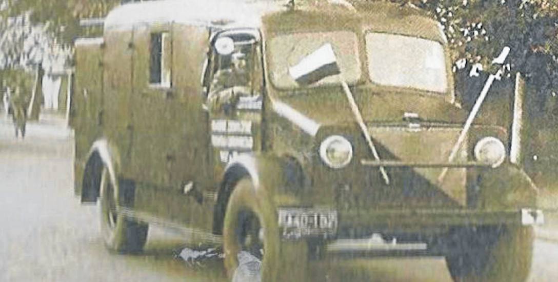 Jedno z pierwszych aut żnińskiej OSP. Wycofujący się z miasta Niemcy próbowali zabrać jak najwięcej sprzętu pożarniczego. Nie udało się. Znaleziono bmw,