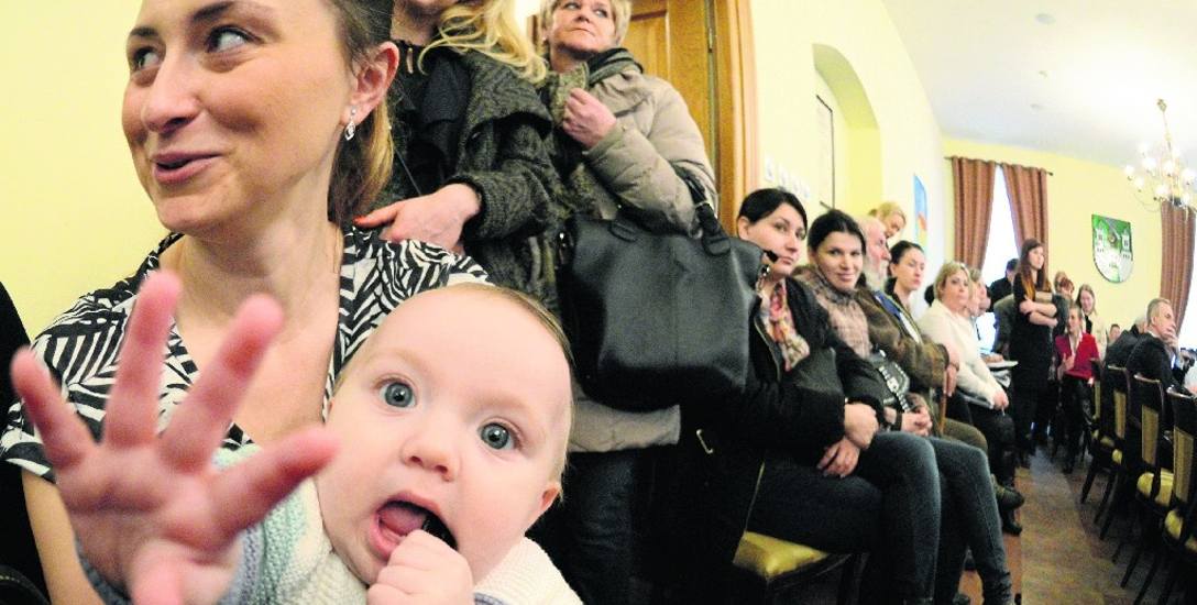 Maja Rudnicka z córką Polą (8 miesięcy) przyszła na sesję, bo martwiła się, że rodzice nie będą mieli  wyboru i wszystkie sześciolatki z miasta będą