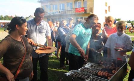 Dla wszystkich uczestników festynu organizatorzy przygotowali wiele darmowych atrakcji, między innymi potrawy z grilla.