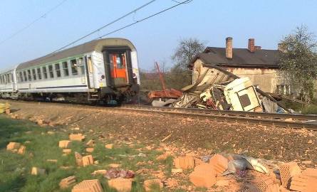 Katastrofa kolejowa pod Lęborkiem. Są ofiary śmiertelne [WIDEO, ZDJĘCIA]