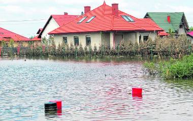 Terenem zagrożonym jest „osiedle papieskie” na terenie Wielowsi, które zostało zalane podczas powodzi w 2010 roku