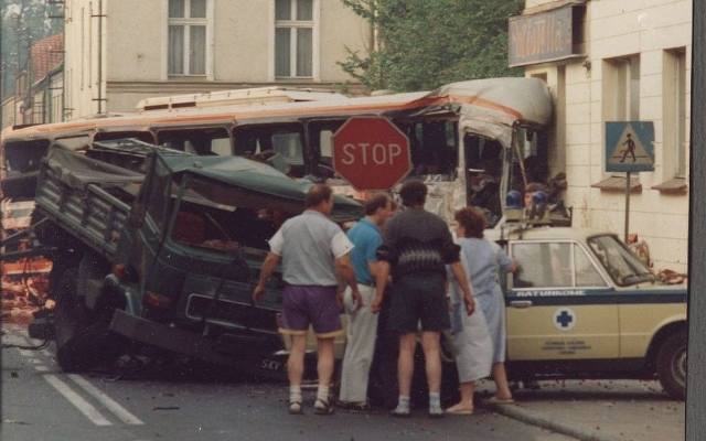 Na Rynku autobus zderzył się z ciężarówką. To był najtragiczniejszy wypadek w historii miasta