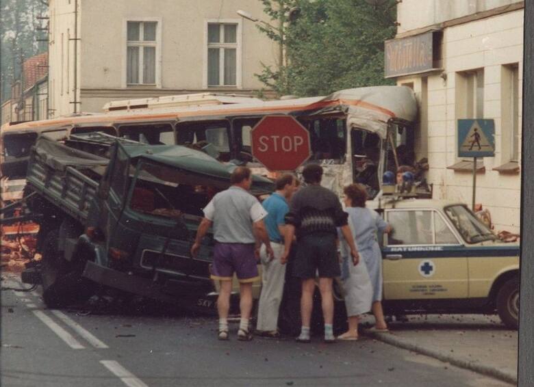 Na Rynku autobus zderzył się z ciężarówką. To był najtragiczniejszy wypadek w historii miasta
