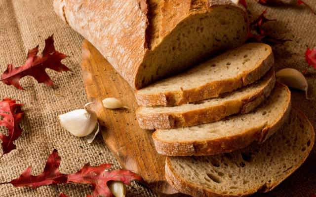 To są skutki niejedzenia chleba. Sprawdź co się stanie z twoim ciałem, kiedy odstawisz pieczywo. Czy warto przestać jeść chleb?