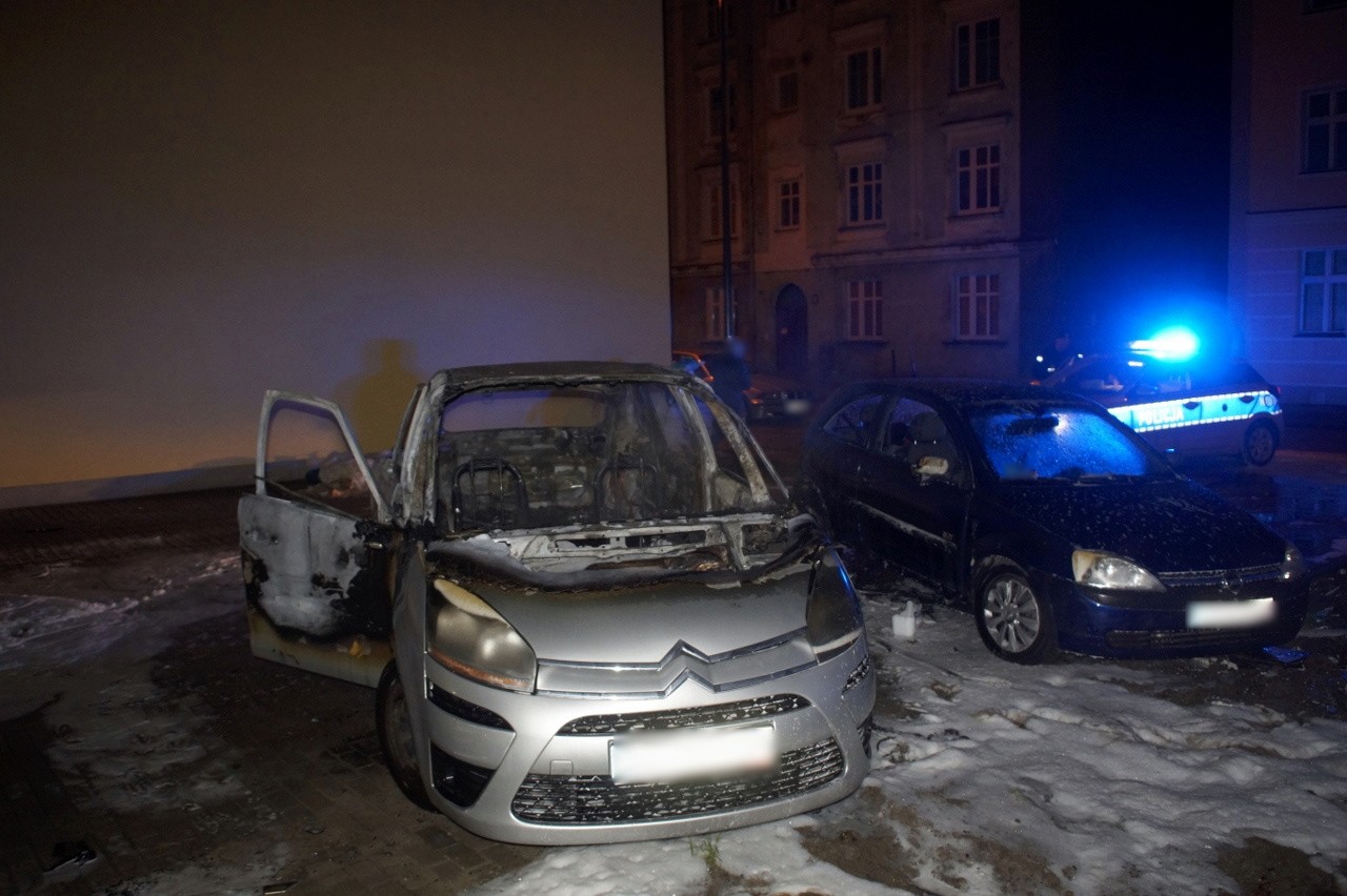 Pożar samochodu na ul. Polnej i wybuch butli z acetylenem