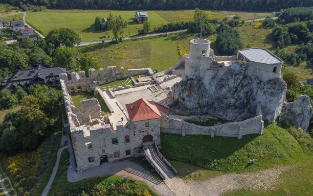 Pustynia Błędowska, Zamek Rabsztyn i Podziemny Olkusz walczą o miano najlepszych atrakcji turystycznych. Zagłosować w plebiscycie może każdy