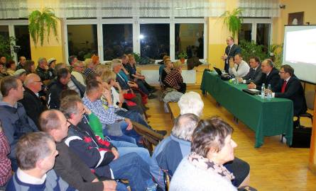 Na ogłoszoną debatę przyszło około 150 osób, mieszkańców gminy Brody