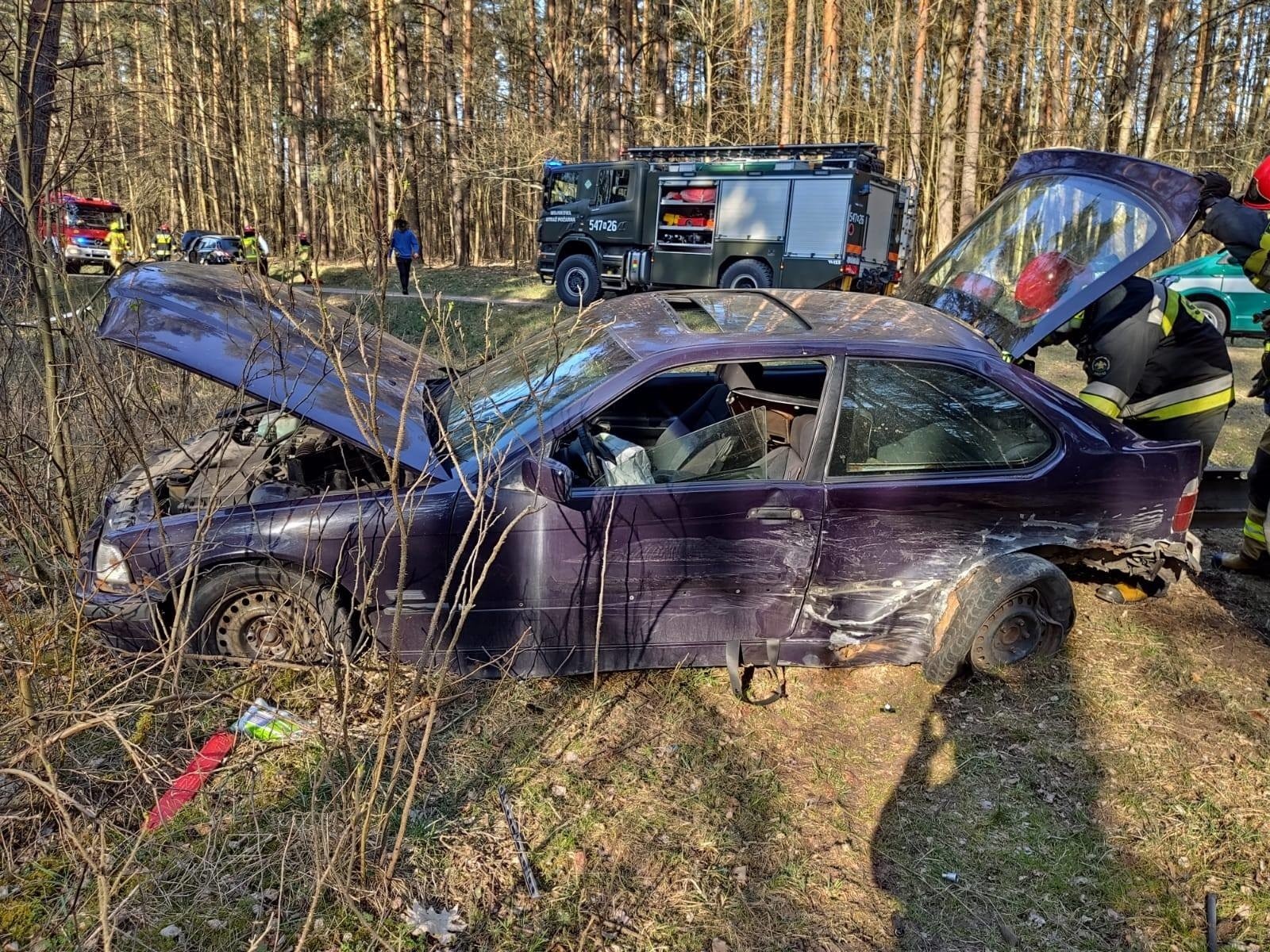 Wypadek na trasie Wierzbiny Bemowo Piskie. Peugeot