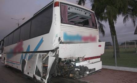 TIR uderzył w autobus z 33 osobami w środku! [FOTO]