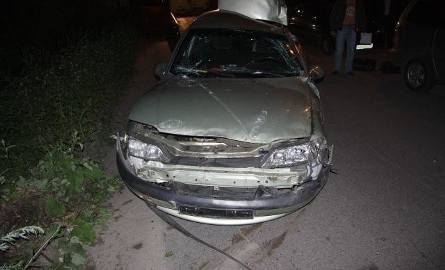Samochód przebił ogrodzenie w Zielonej Górze. Kierowca był pijany (szczegóły, zdjęcia)