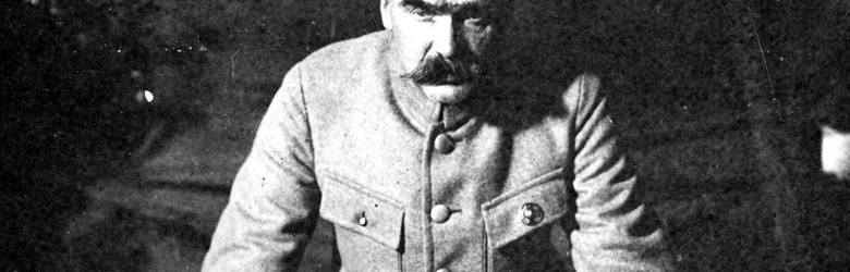 14 listopada 1918 r. Rada Regencyjna rozwiązała się, przekazując Józefowi Piłsudskiemu, jako naczelnemu dowódcy WP, całość posiadanej przez siebie władzy