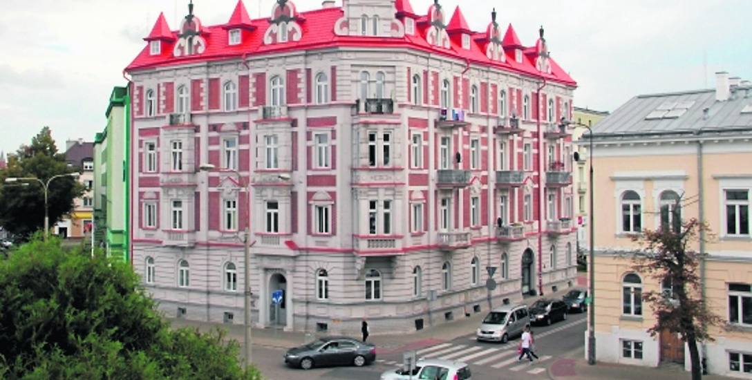 Ul. Krakowska do 1919 r. nosiła nazwę Moesowskiej. Był tu zarząd firmy i hurtownia tkanin