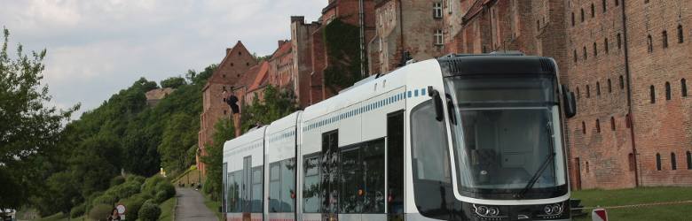 Maj 2014 r. prezentacja tramwaju Fokstrot produkowanego przez PESĘ zorganizowana na  Błoniach Nadwiślańskich w  Grudziądzu
