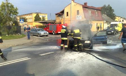 Samochód palił się na skrzyżowaniu ulic Kolejowej i Kościuszki.