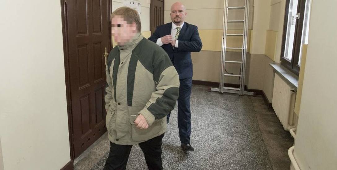 Oskarżony o pedofilię, Paweł Ł. odpowiada z wolnej stopy, bowiem przebywa na wolności. W sądzie stawił się wraz ze swoim obrońcą, Filipem Klonowskim