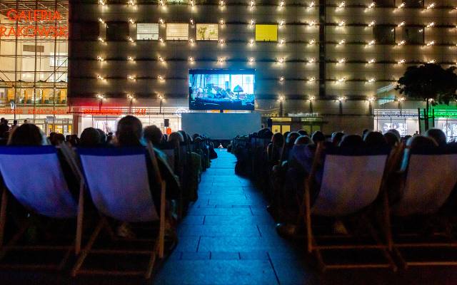 Kino letnie przed Galerią Krakowską. Tłumy na zakończenie wakacji