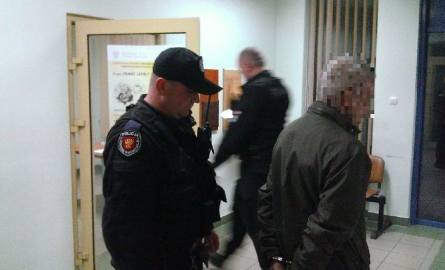 Podejrzewanemu mężczyźnie z Suchedniowa może grozić nawet 10 lat więzienia.