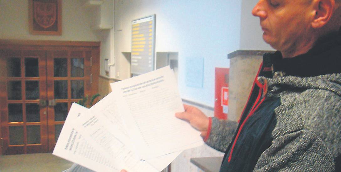 Obrońcy drzew wczoraj osobiście złożyli dokumenty na ręce prezydenta Jacka Wójcickiego