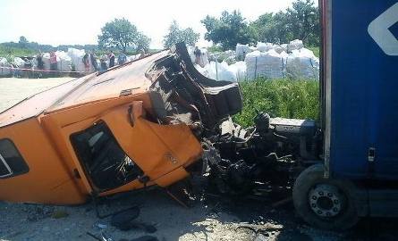 Tragedia koło Iłży! Toyota obiła się od ciężarówki i wpadła w opla (zdjęcia)