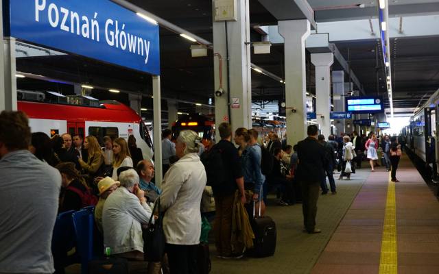 Spada liczba pasażerów korzystających z dworca PKP Poznań Główny