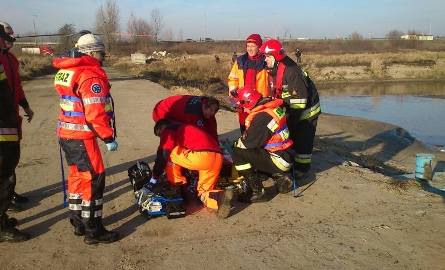 54-latek z Sandomierza skoczył do rwącej lodowatej wody, by ratować człowieka