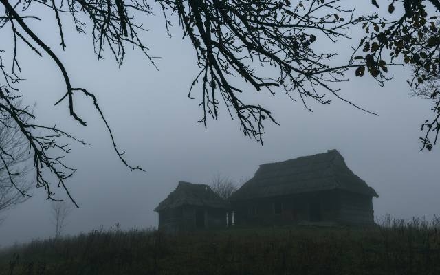 Jawornik: opuszczona wieś na pograniczu Beskidu i Bieszczad. Makabryczne pochówki i mrożące krew w żyłach zwyczaje przerażają do dziś 