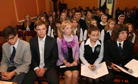 Ksiądz Krzysztof Banasik zachęcał młodzież do przyłączenia się do kampanii na rzecz osób chorych terminalnie.