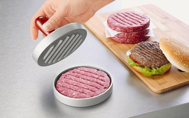 Dzięki takiej prasce możesz kupić dobrą wołowinę, by przygotować smaczne hamburgery w domu.