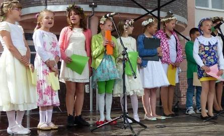 Dzieci z Łącznej śpiewały ekologiczne piosenki.