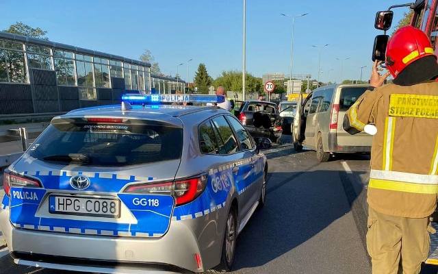 Kraków. Wypadek z udziałem trzech samochodów. Są poszkodowani, utrudnienia w ruchu
