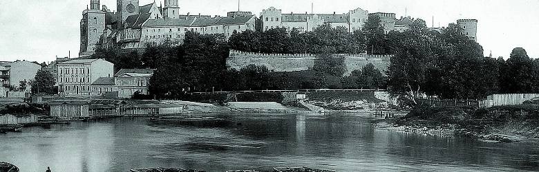 Wawel pod koniec XIX wieku. Zdjęcie autorstwa Ignacego Kriegera, znanego krakowskiego fotografa i właściciela zakładu fotograficznego.