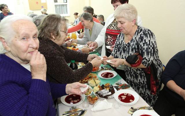 Wigilia dla seniorów pełna radości. Wieczerzę przygotowało koło gospodyń (zdjęcia)