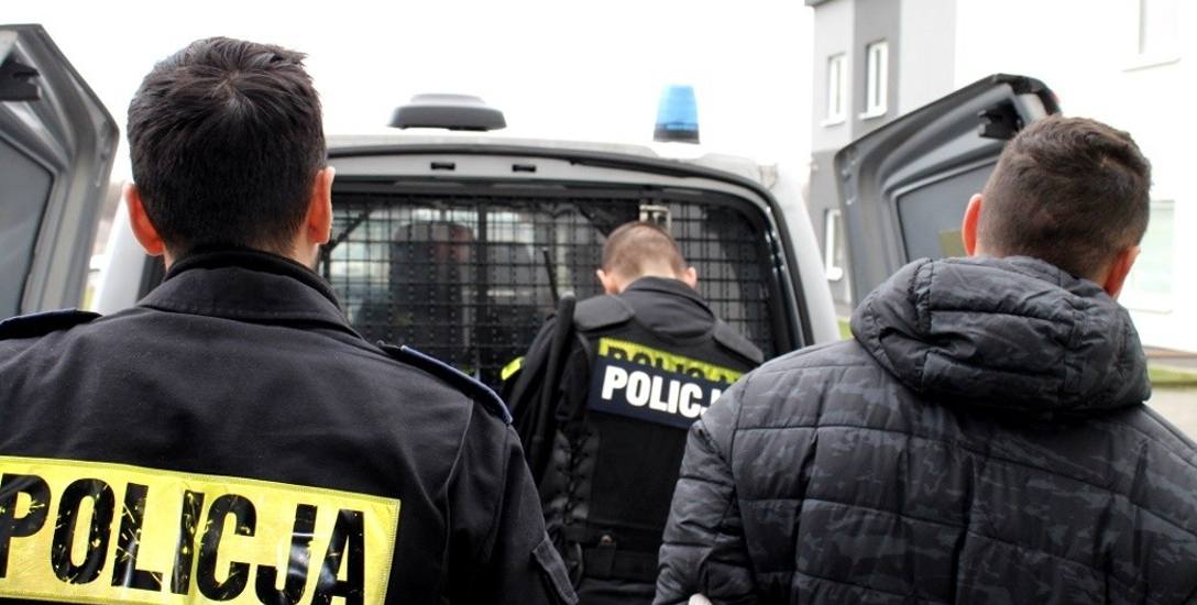 Dwóch mieszkańców Gorzowa policja zatrzymała w sobotnią noc w okolicach Skwierzyny.