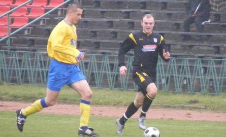 Grzegorz Tobiszewski (z prawej) większość piłkarskiej przygody spędził w Juvencie Starachowice. Od lipca jest już zawodnikiem Granatu Skarżysko.