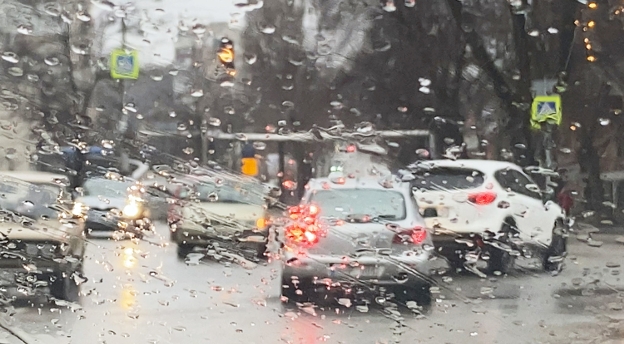 Czy wiesz, jak prowadzić samochód w złych warunkach pogodowych? Pytania z oficjalnych testów. QUIZ