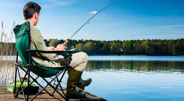 Chcesz legalnie łowić ryby w Polsce? Sprawdź, czy zdałbyś na kartę wędkarską! [TEST]