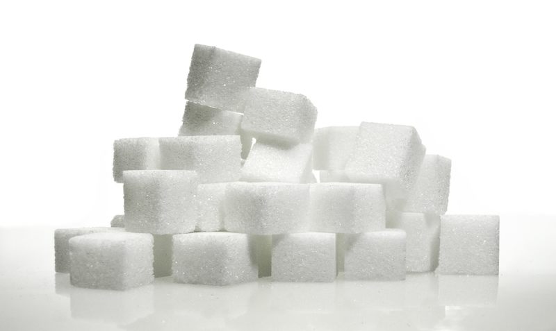 Głównym składnikiem (>99,5%) cukru spożywczego jest...