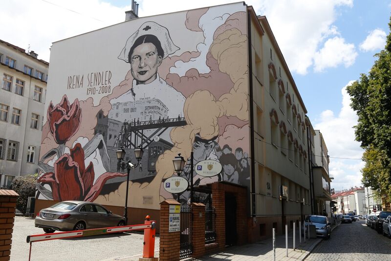 Mural Ireny Sendlerowej znajduje się....