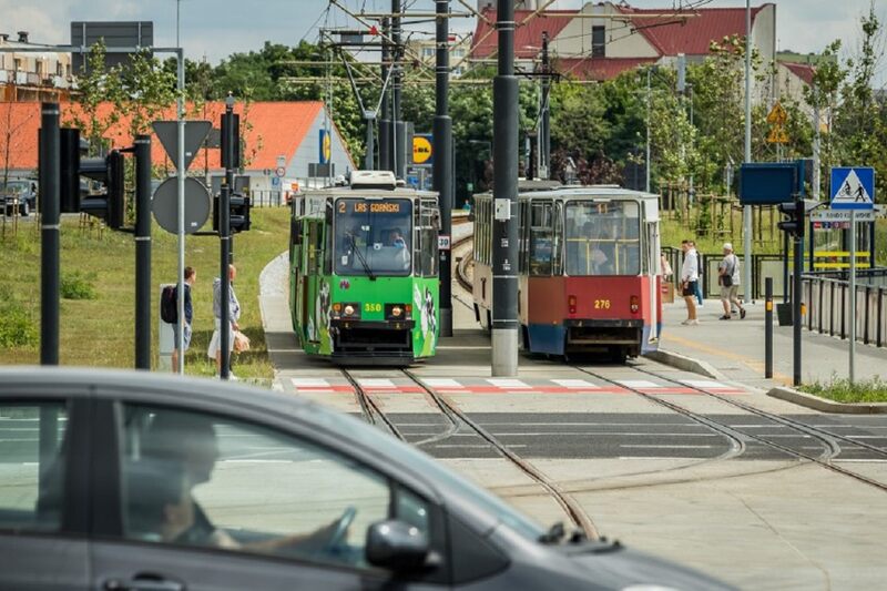 Trasa której linii tramwajowej prowadzi z Bielaw na Wyżyny?