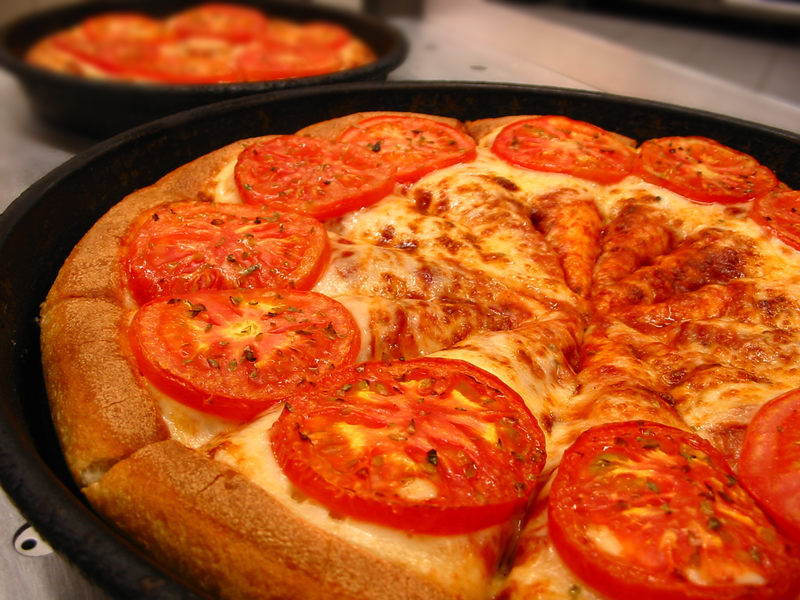 W Europie kiedyś wierzono, że tradycyjny obecnie składnik pizzy - pomidor - jest trujący.