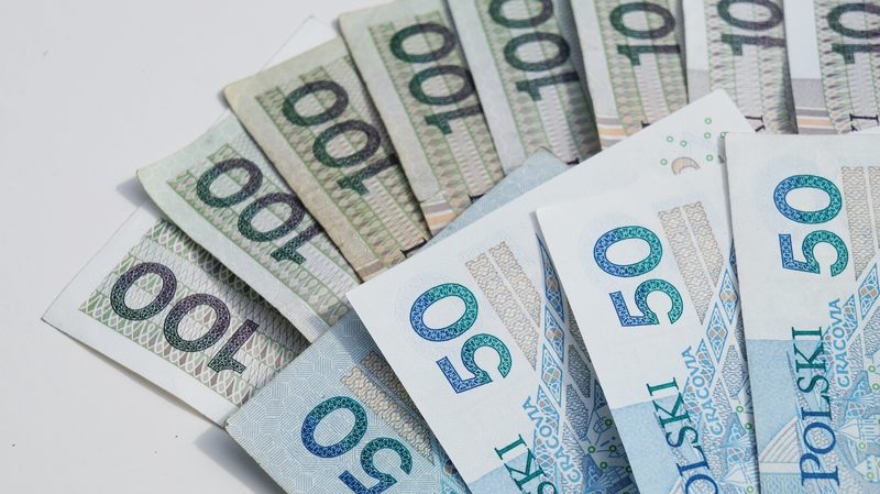 Ile, według danych GUS, wynosi w Polsce średnie wynagrodzenie w sektorze przedsiębiorstw?